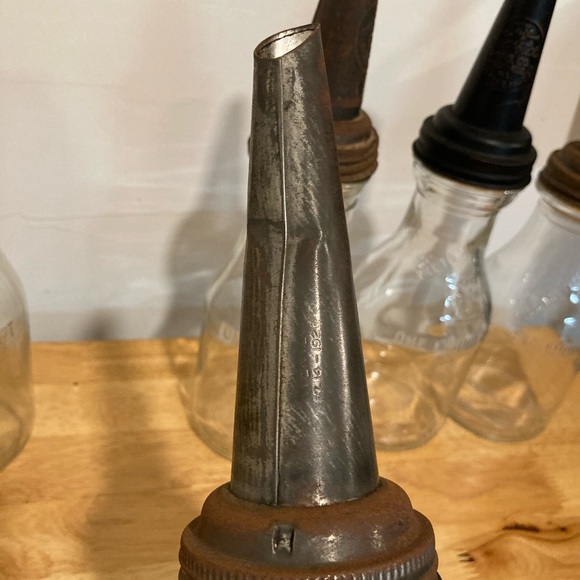 Sold! Vintage Motor Oil Glass Jars with Caddy - Picture 15 of 17